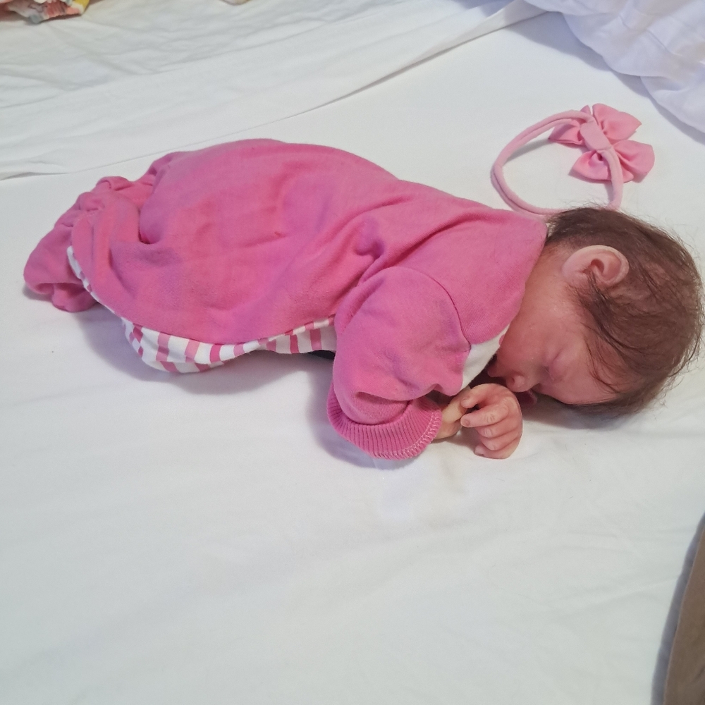 Realistic marshmallow silicone baby girl doll - Picture 14 of 17